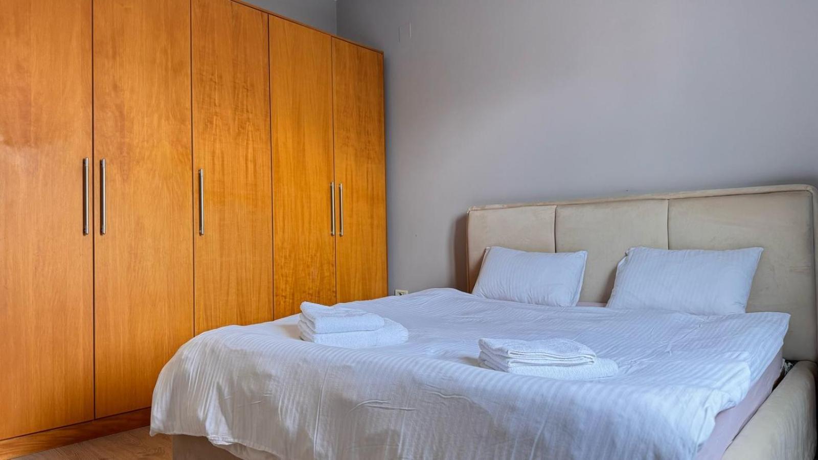 Terrace Flat In Heart Of Tiranaアパートメント エクステリア 写真
