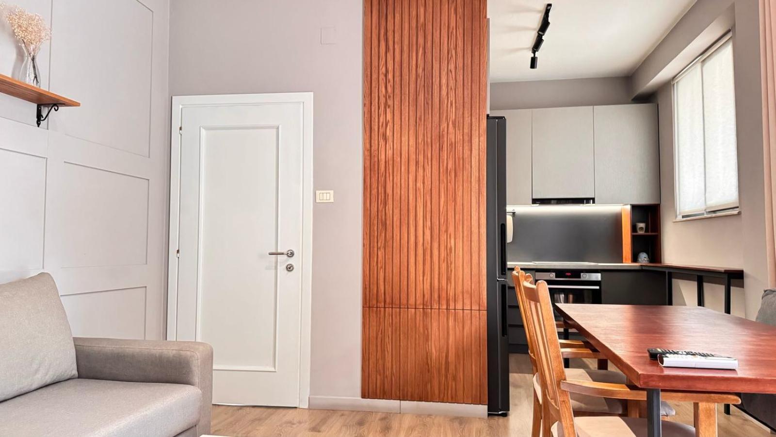 Terrace Flat In Heart Of Tiranaアパートメント エクステリア 写真
